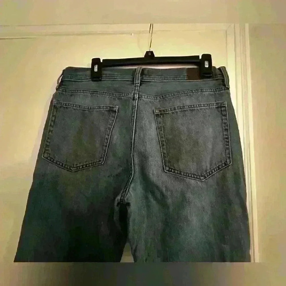 J. Crew. The Sutton. Dark wash. Mens Jean. - Picture 2 of 10